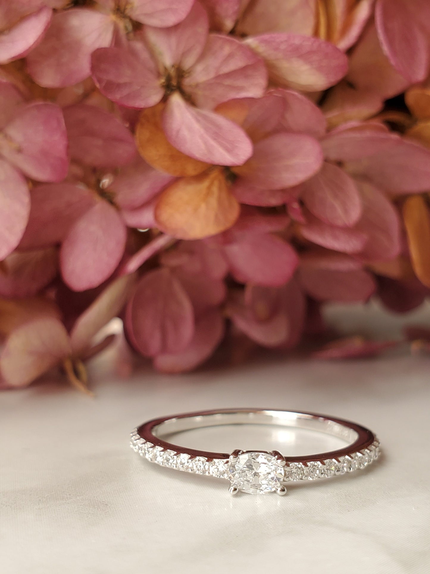 East west oval ring, simulated diamond silver plated ring, dainty oval ring, oval engagement ring, minimalist ring, silver oval ring