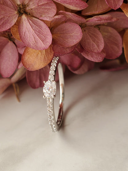 East west oval ring, simulated diamond silver plated ring, dainty oval ring, oval engagement ring, minimalist ring, silver oval ring