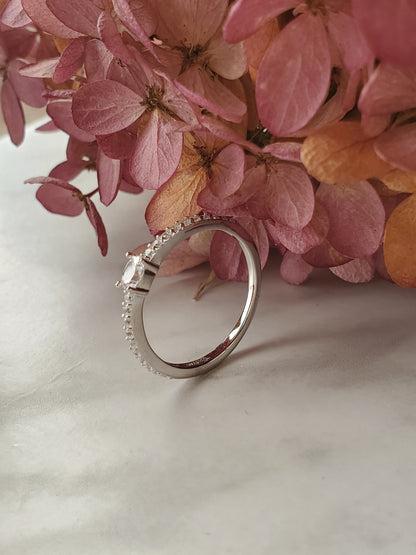 East west oval ring, simulated diamond silver plated ring, dainty oval ring, oval engagement ring, minimalist ring, silver oval ring