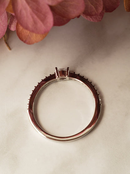 East west oval ring, simulated diamond silver plated ring, dainty oval ring, oval engagement ring, minimalist ring, silver oval ring