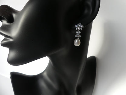 Pearl drop earrings, Wedding Earrings, Bridal earrings, Pearl cluster earrings, anniversary gift, water drop earring, jewellry, gift for her